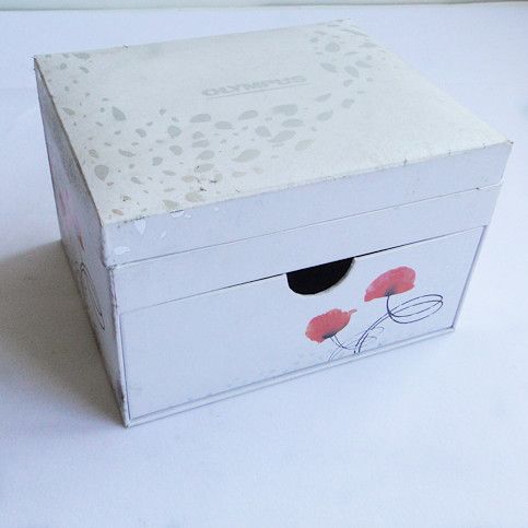 Decorative wrapping box with lid
