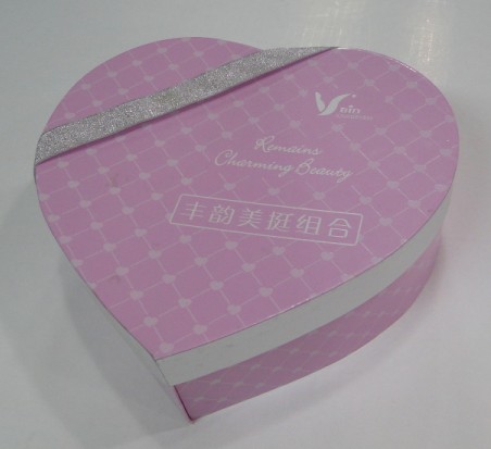 Underwear heart gift box